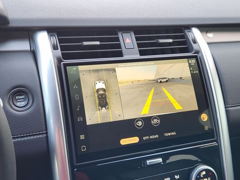 Certified 2025 Land Rover Discovery Dynamic SE image 19