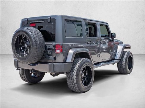 Used 2017 Jeep Wrangler Unlimited Sahara w/ Connectivity Group AWD/4WD image 5