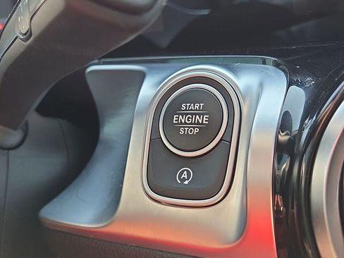 Used 2024 Mercedes-Benz GLB 250 4MATIC image 27