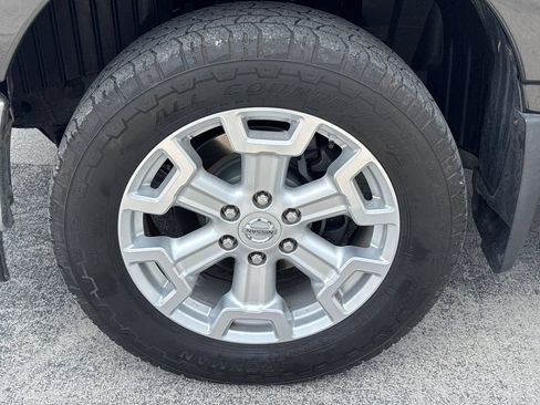Used 2017 Nissan Titan SV AWD/4WD image 9
