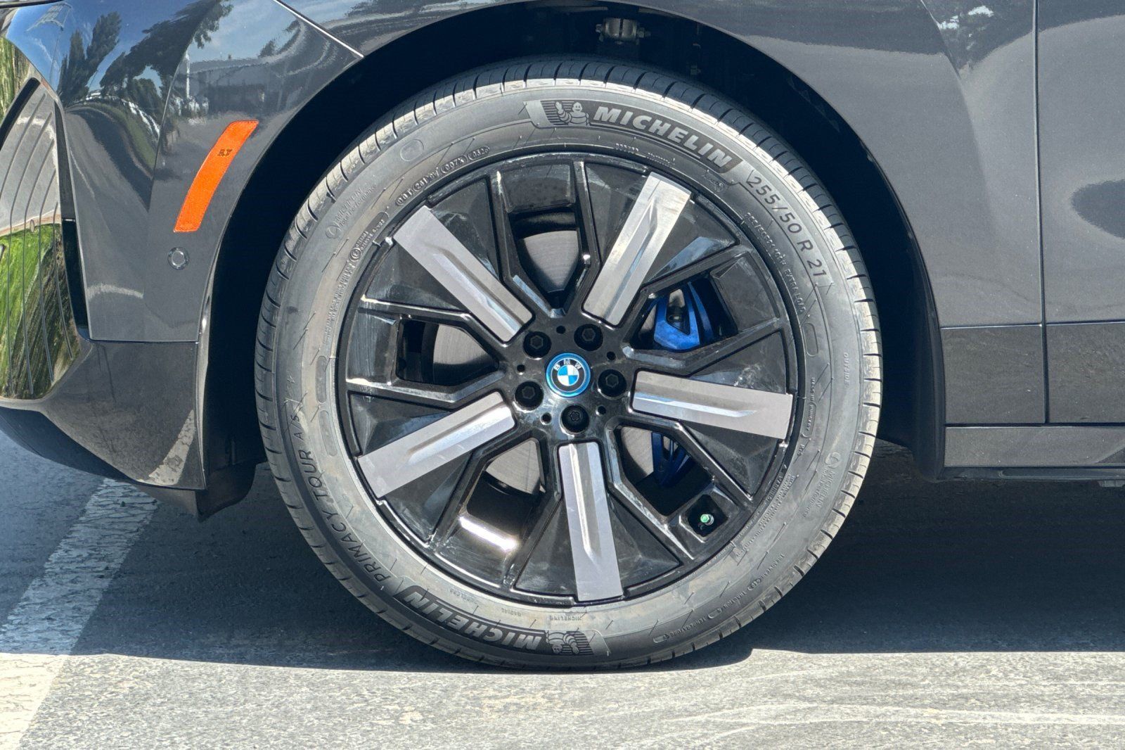 Certified 2024 BMW iX xDrive50 w/ Premium Package AWD/4WD image 39