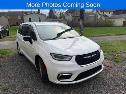 Used 2024 Chrysler Pacifica Touring-L