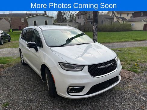 Used 2024 Chrysler Pacifica Touring-L image 1