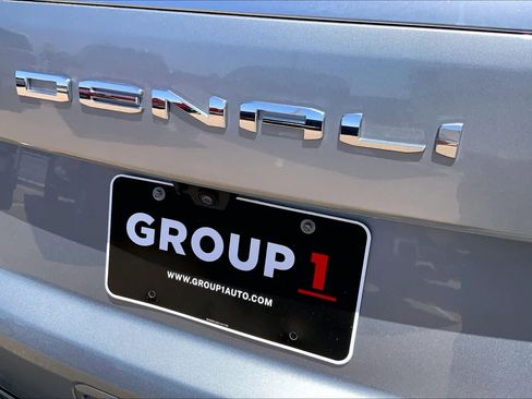 Used 2025 GMC Yukon Denali AWD/4WD image 10