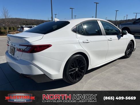Used 2025 Toyota Camry SE image 18