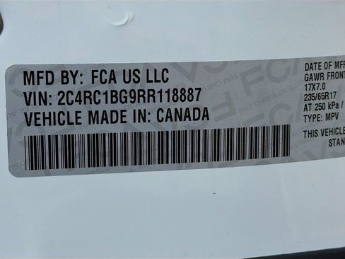 Used 2024 Chrysler Pacifica Touring-L image 38