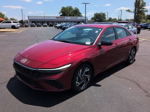 Used 2025 Hyundai Elantra Sport FWD image 3