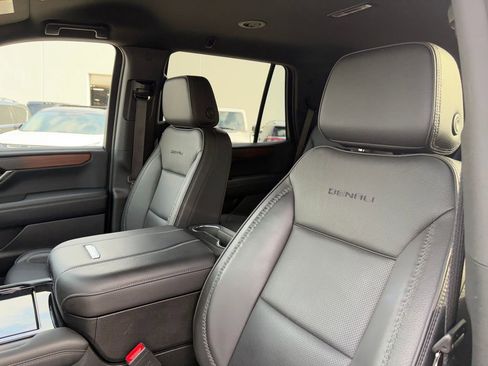 Used 2025 GMC Yukon Denali AWD/4WD image 10
