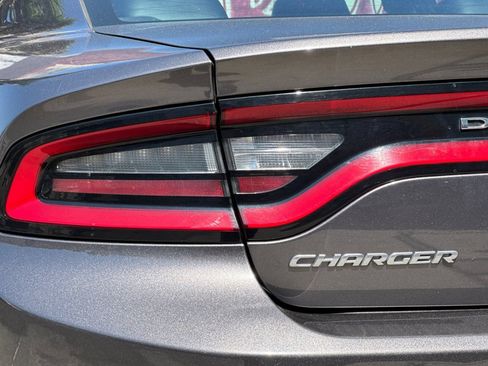 Used 2022 Dodge Charger SXT w/ Leather Interior Group RWD image 27
