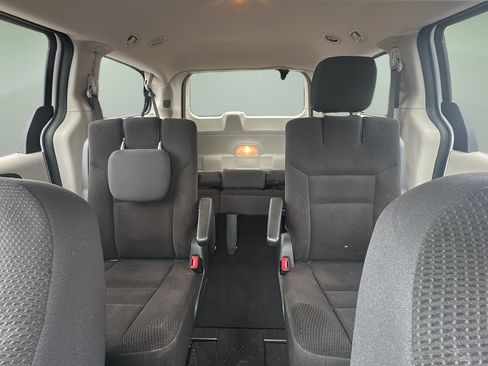 Used 2017 Dodge Grand Caravan SE w/ Power Window Group FWD image 18