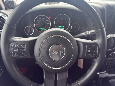 Used 2014 Jeep Wrangler Unlimited Sahara w/ Connectivity Group image 15