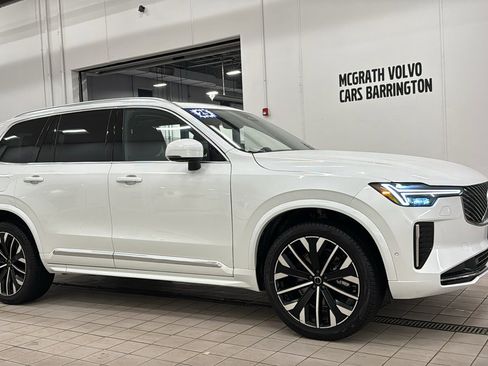 Used 2025 Volvo XC90 B6 Plus image 3