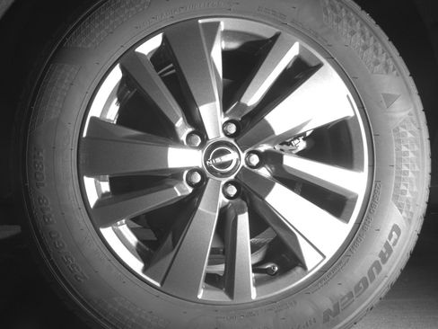 Used 2025 Nissan Pathfinder SV image 14