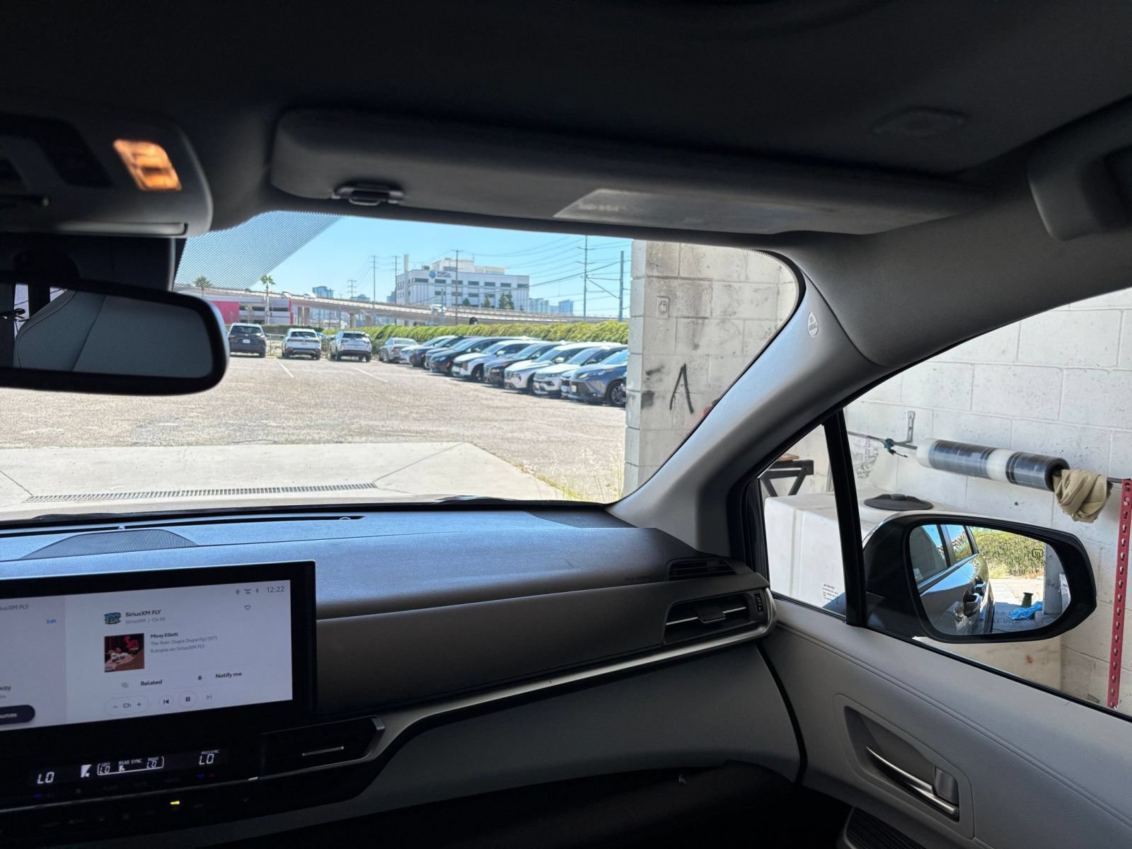 Used 2025 Toyota Sienna XLE FWD image 37
