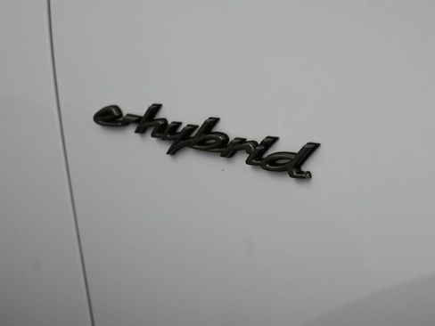 Certified 2025 Porsche Cayenne Turbo AWD/4WD image 33