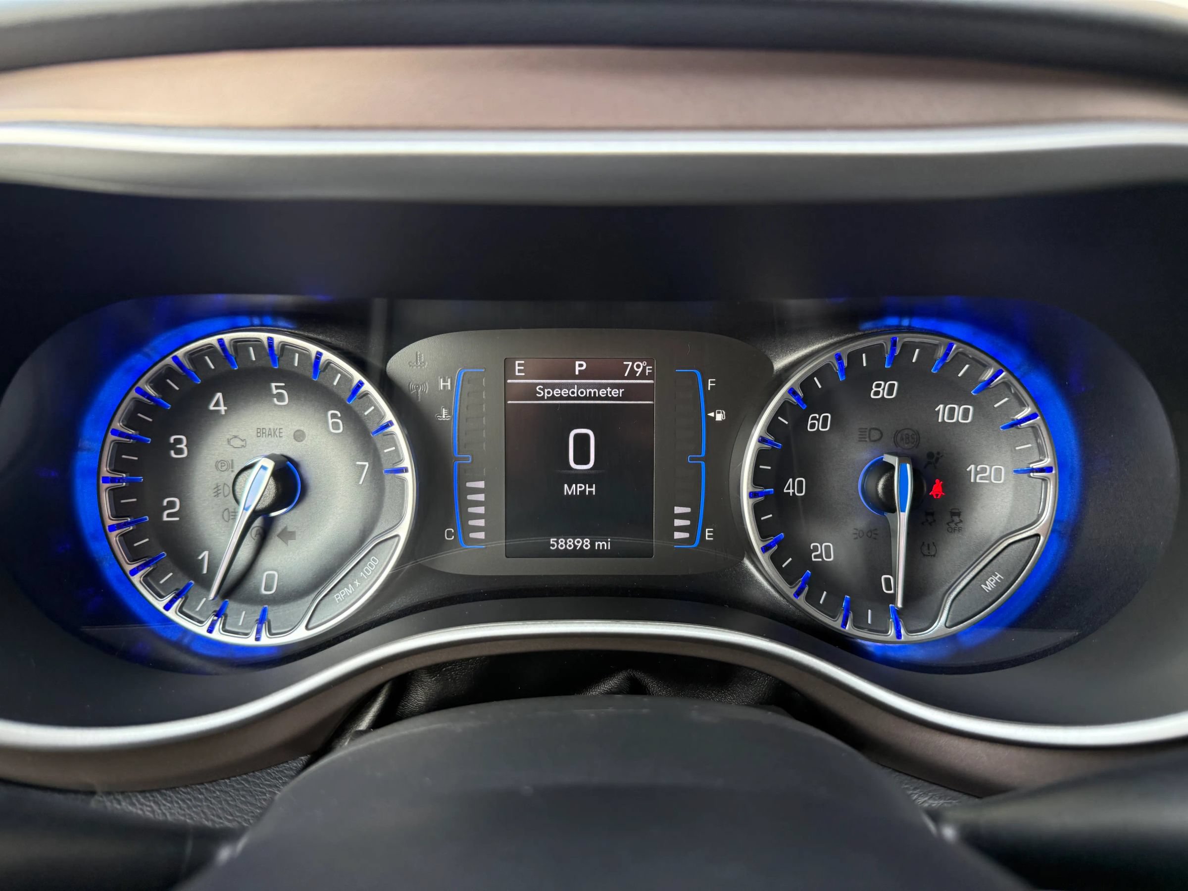 Used 2020 Chrysler Voyager L FWD image 22