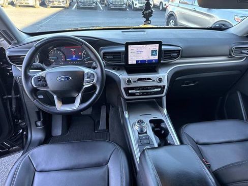 Used 2022 Ford Explorer XLT w/ Equipment Group 202A image 10