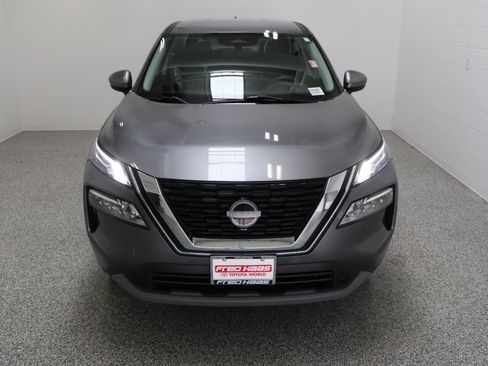 Used 2023 Nissan Rogue SV image 3
