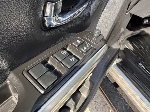 Used 2018 Nissan Titan PRO-4X w/ Pro-4x Utility Package AWD/4WD image 20