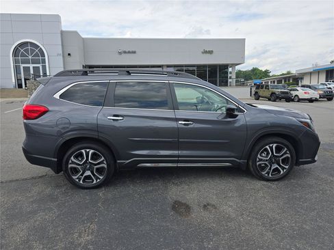 Used 2024 Subaru Ascent Touring AWD/4WD image 2