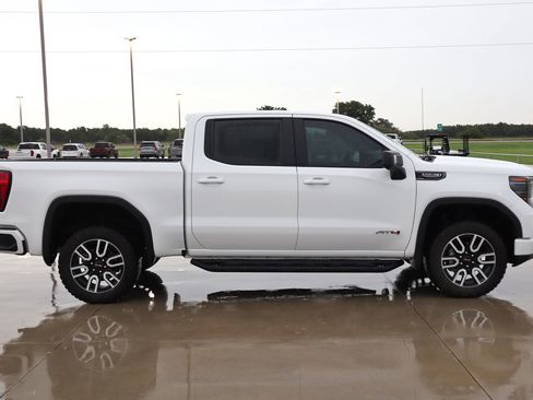 Used 2024 GMC Sierra 1500 AT4 w/ Technology Package image 8