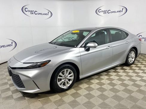 Used 2025 Toyota Camry LE FWD image 3