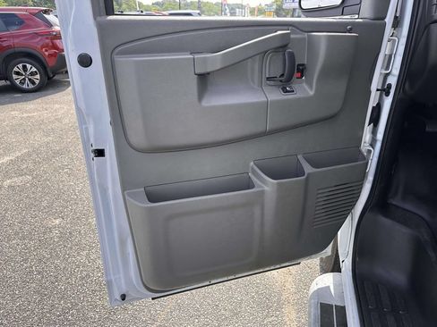 Used 2024 GMC Savana 2500 w/ Driver Convenience Package RWD image 9