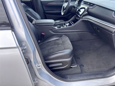 Certified 2024 Jeep Grand Cherokee L Laredo image 28