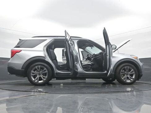 Used 2021 Ford Explorer XLT w/ Equipment Group 202A RWD image 63