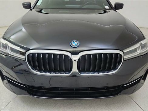 Used 2023 BMW 530e xDrive w/ Premium Package image 8