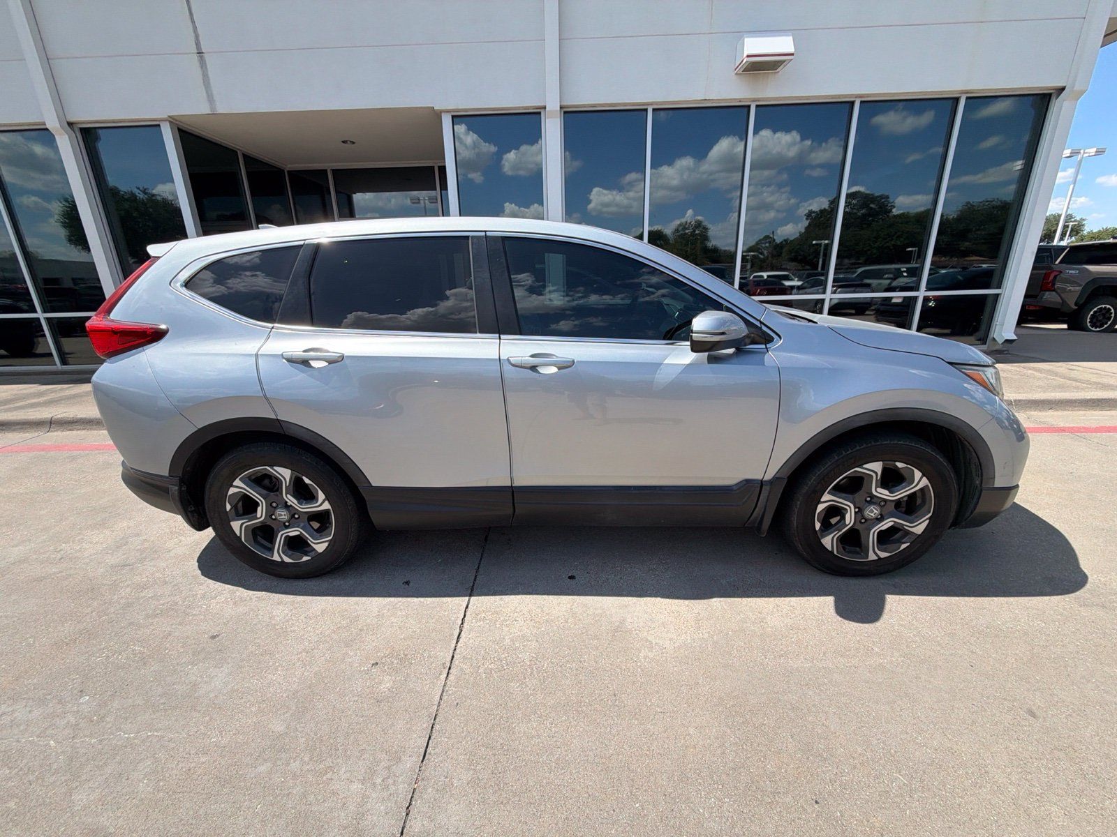 Used 2018 Honda CR-V EX image 4