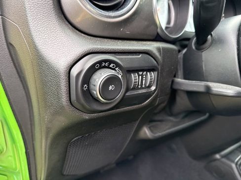 Used 2019 Jeep Wrangler Unlimited Sahara image 16