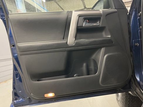 Used 2014 Toyota 4Runner 4WD image 9