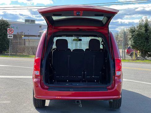 Used 2014 Dodge Grand Caravan SXT w/ UConnect Hands-Free Group FWD image 29