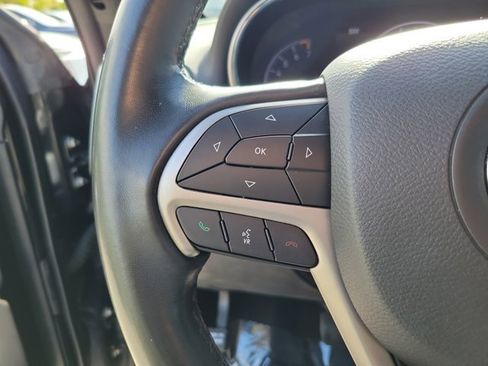 Used 2020 Jeep Grand Cherokee Laredo w/ Laredo X Package image 22