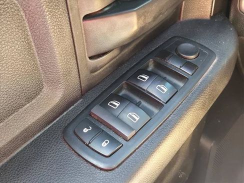Used 2015 RAM 2500 Tradesman w/ Chrome Appearance Group AWD/4WD image 17
