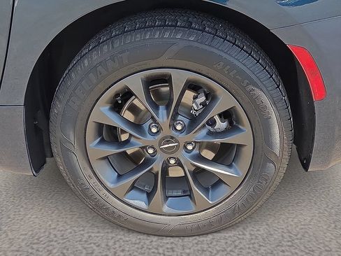 Used 2021 Chrysler Pacifica Touring w/ S Appearance Package FWD image 8