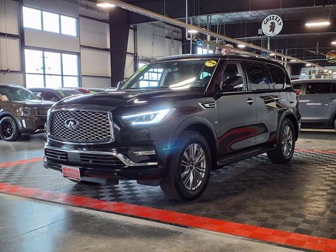Used 2019 INFINITI QX80 Luxe image 3