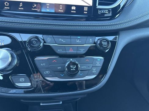 New 2026 Chrysler Pacifica Select image 68