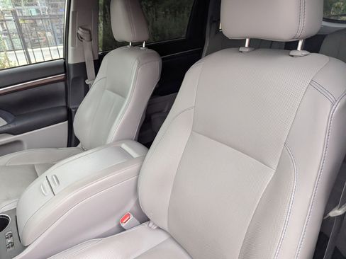 Used 2015 Toyota Highlander Limited image 8