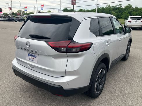 Used 2025 Nissan Rogue SV FWD image 7