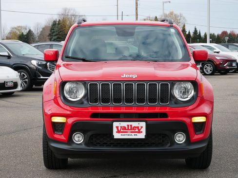 Used 2019 Jeep Renegade Latitude w/ Cold Weather Group image 2