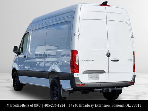 Used 2025 Mercedes-Benz Sprinter 2500 image 4