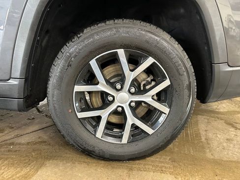 Used 2023 Jeep Grand Cherokee L Limited w/ Luxury Tech Group II image 43