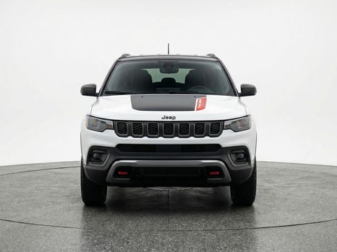 Used 2025 Jeep Compass Trailhawk AWD/4WD image 2