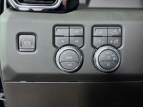 New 2026 GMC Sierra 2500 Denali Ultimate w/ LPO, Black Badging Package image 10