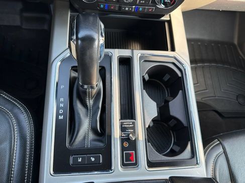 Used 2019 Ford F150 Lariat w/ Equipment Group 502A Luxury AWD/4WD image 18