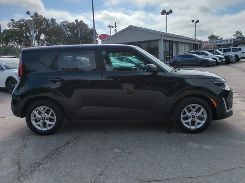 Used 2025 Kia Soul LX w/ LX Technology Package FWD image 4