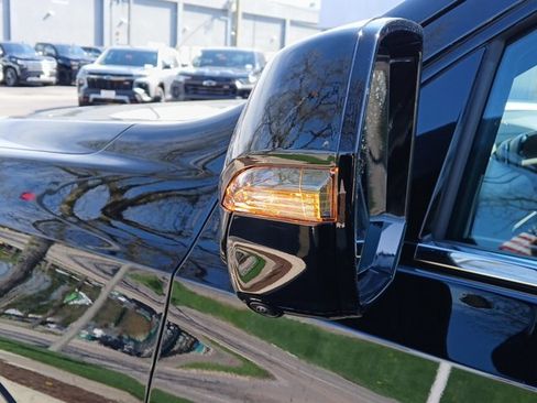 New 2026 Chevrolet Suburban LT AWD/4WD image 30