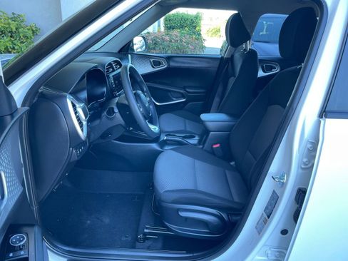 Used 2025 Kia Soul LX w/ LX Technology Package image 27